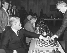 Helmut Schmidt simultan gegen GM Lothar Schmid